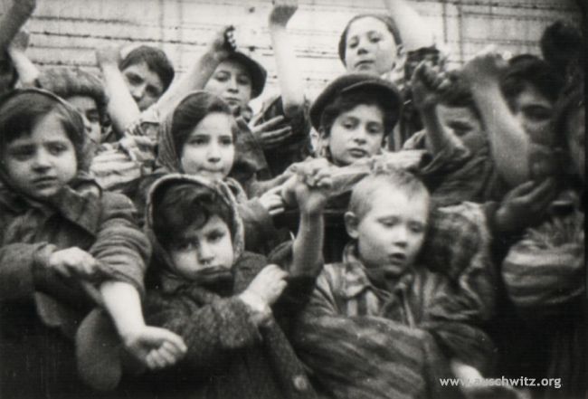 Bambini di Auschwitz - foto scattata dopo la liberazione